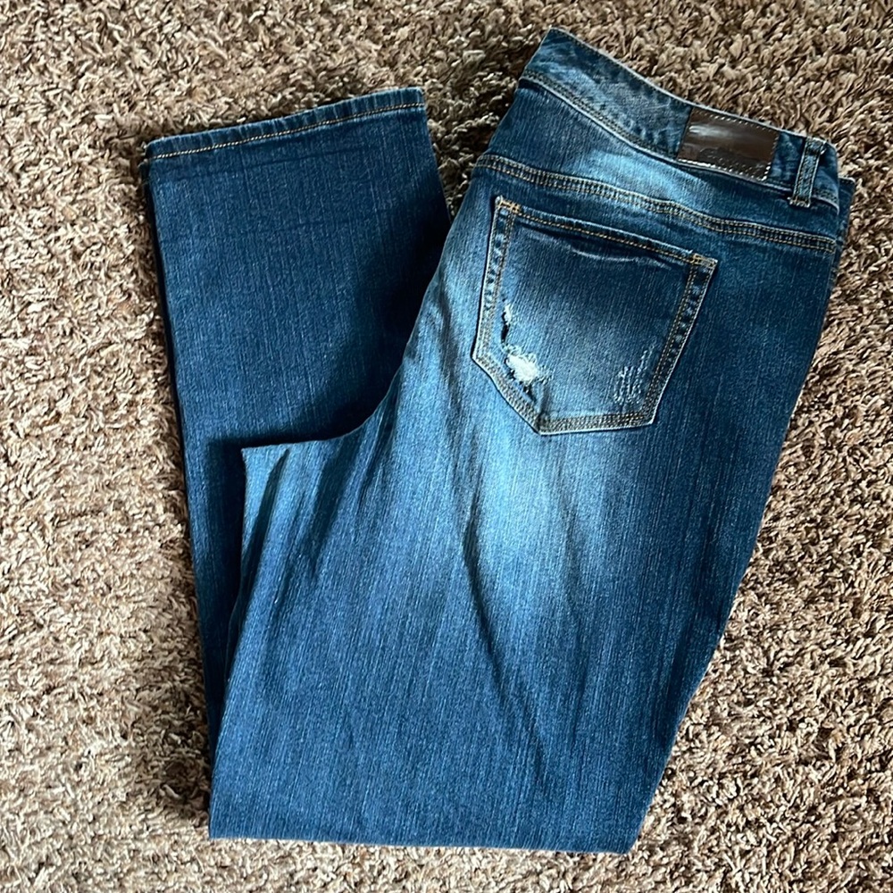 Maurices jeans distressed size 20 inseam 29 excellent condition straight leg
